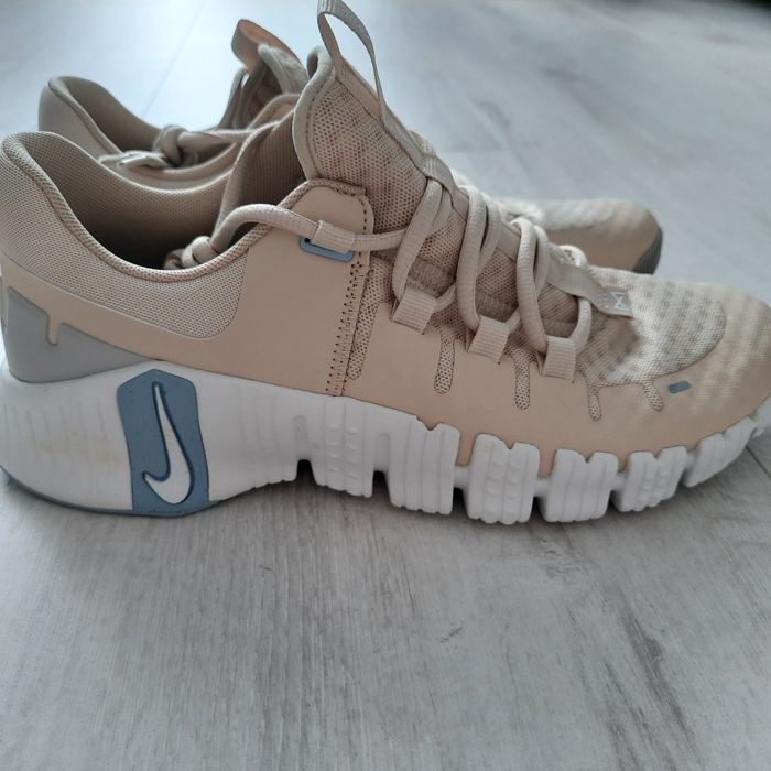 Оригінальні жіночі кросівки NIKE FREE METCON 5 WORKOUT SHOES BEIGE DV3