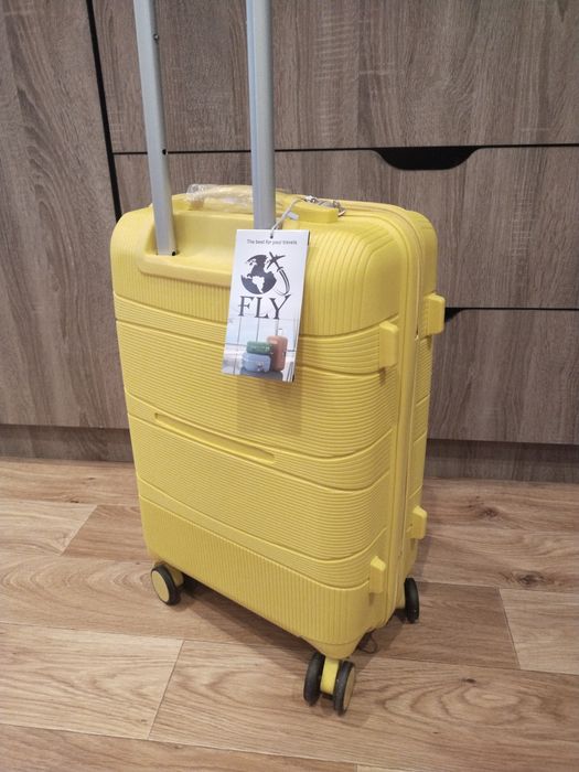 Чемодан S полипропилен новый