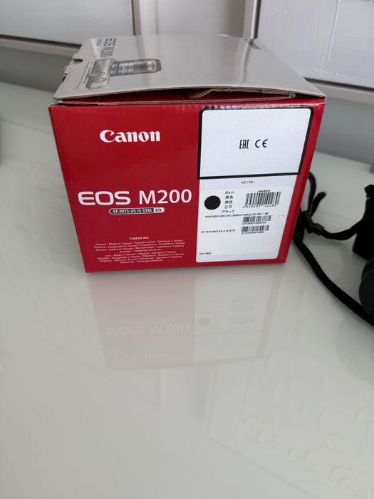 Canon EOS M200 Preta