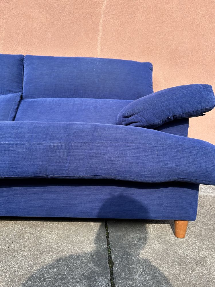 Sofá de Tecido Azul