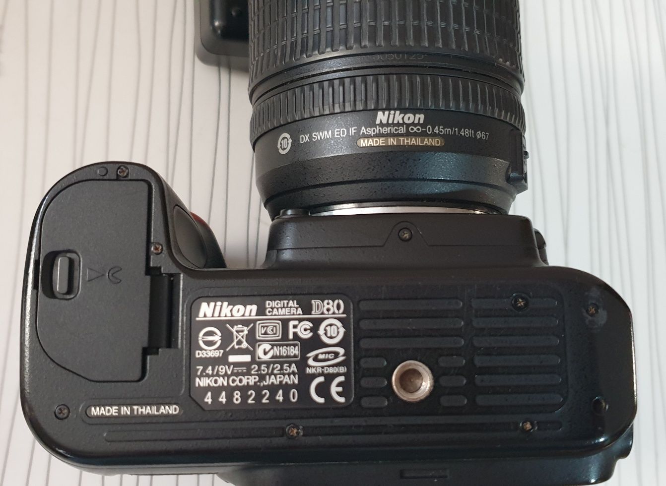 Объектив NikonDX AF-S Nikkor18-135m1:3.5-5.6G+ все що на фото у подару
