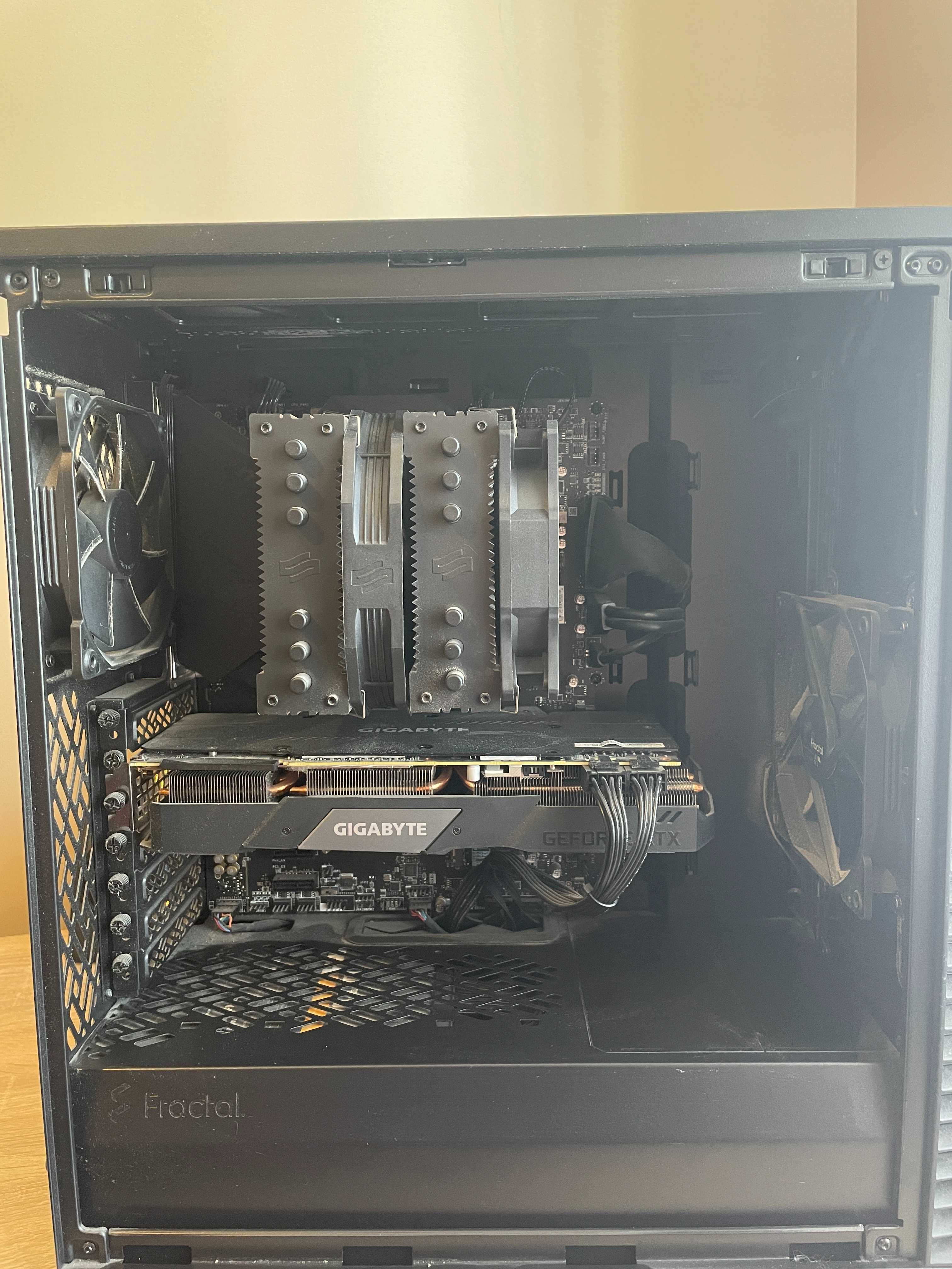 Komputer+monitor+głośniki.