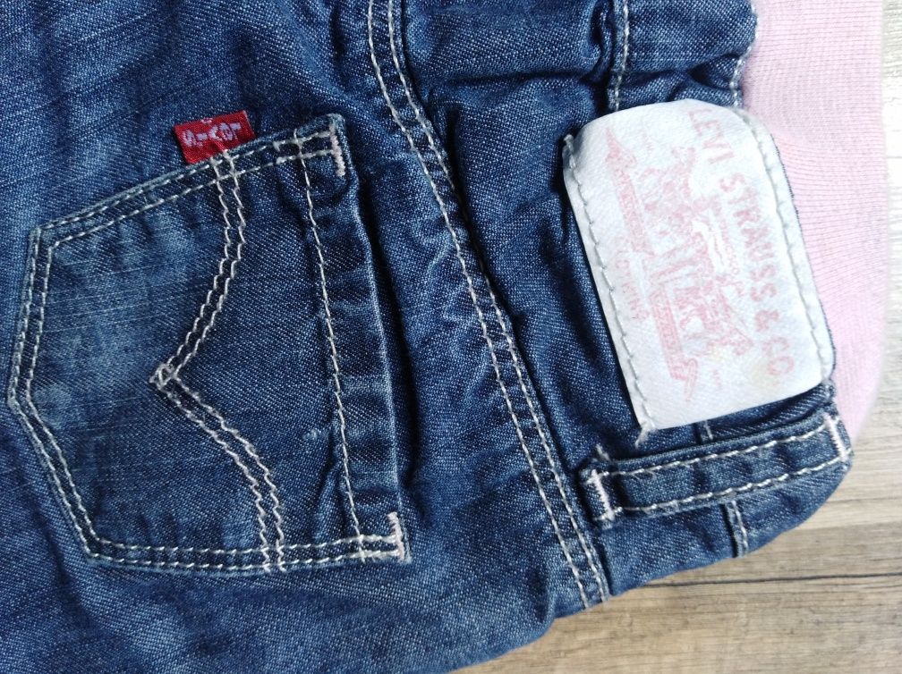 Spodnie/jeansy dziewczęce ocieplane marki Levis rozmiar ok. 62-68