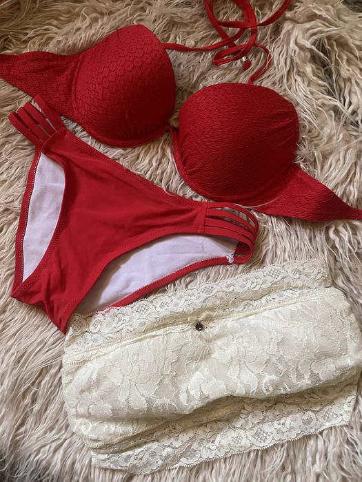 Бюстгалтеры, купальник комплект белья
