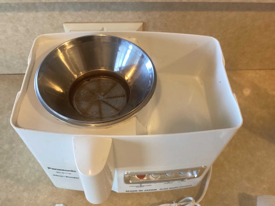 Соковитискач / блендер Panasonic MJ-M171P