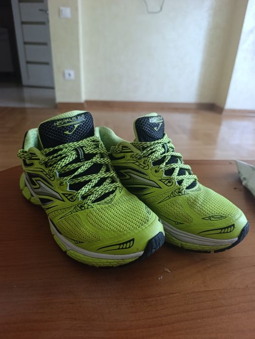 Продам кросівки Joma