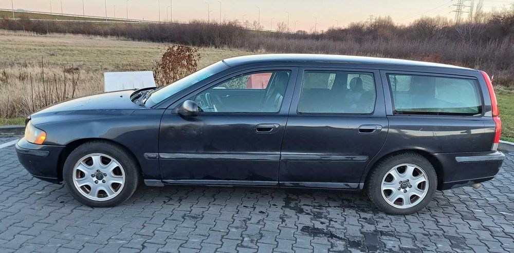 Volvo V70 2002r. 2,4D tani klasyk