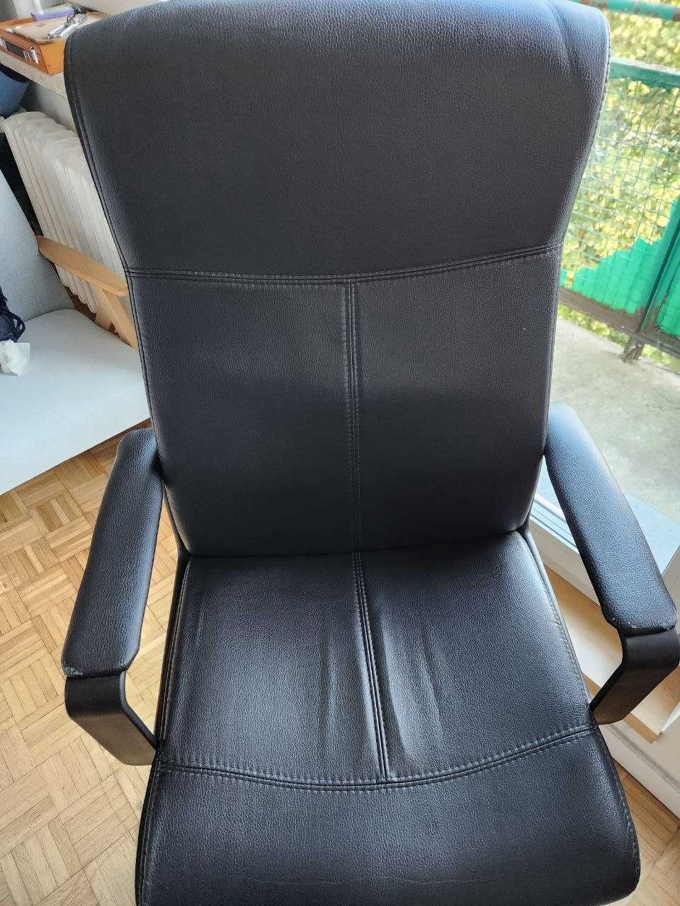 MILLBERGET krzesło obrotowe czarne Ikea