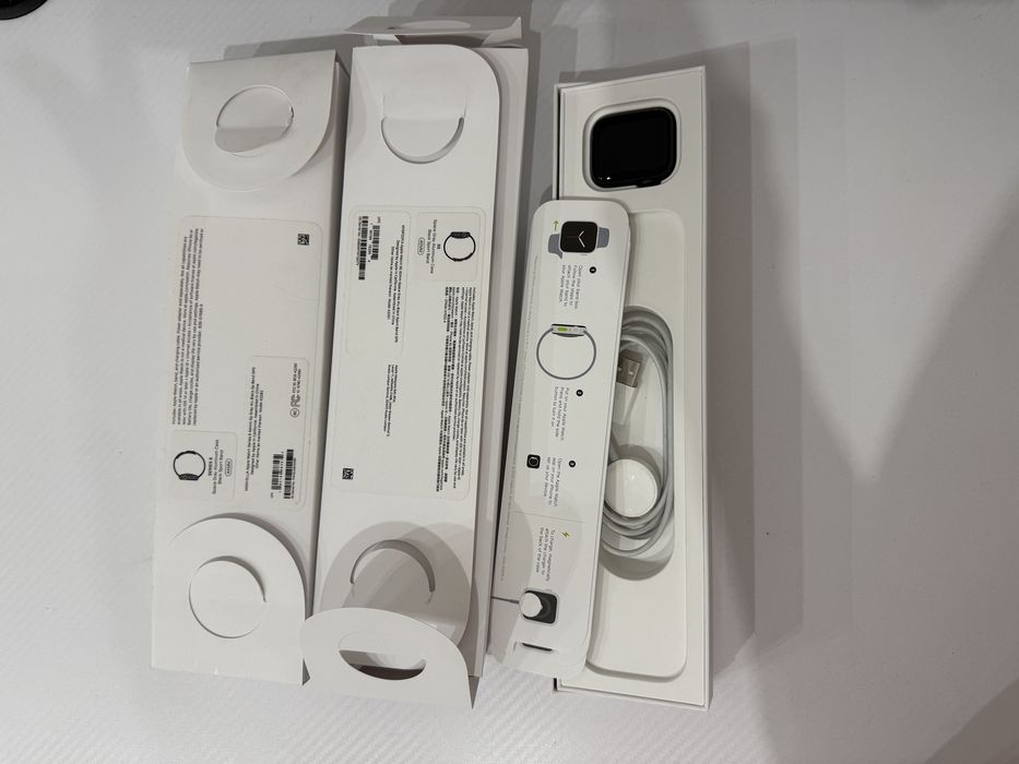 Apple Watch Series 6 44mm, 40 mm