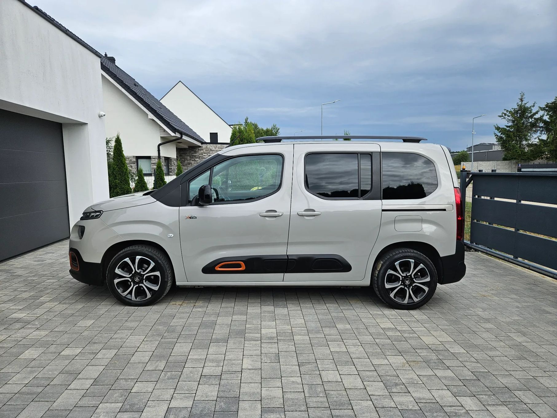 Citroën Berlingo Wersja XTR Multispace Full opcja Model 2019 Mega stan Benzyna