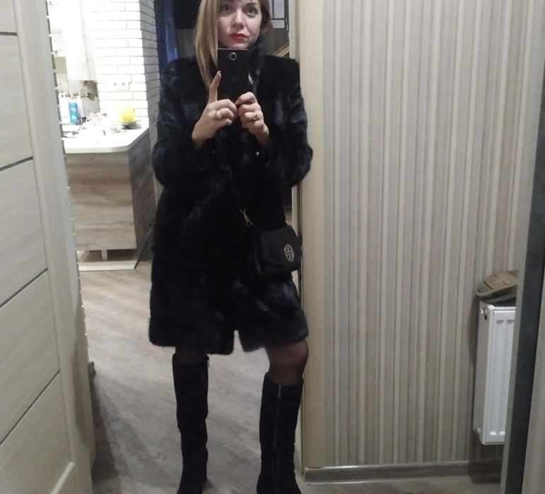 Натуральна норкова шуба, чорного кольору