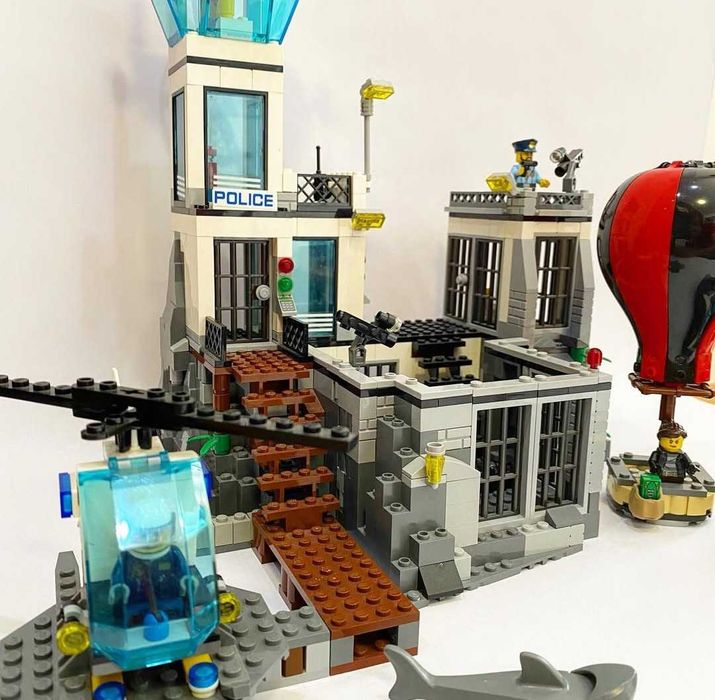 Конструктор Lego. Набір 60130. Острів-в'язниця.