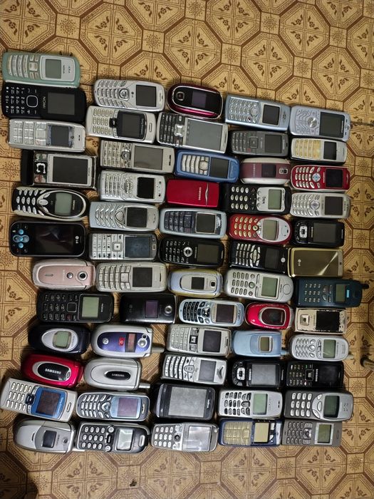 Продам лот кнопочних телефон