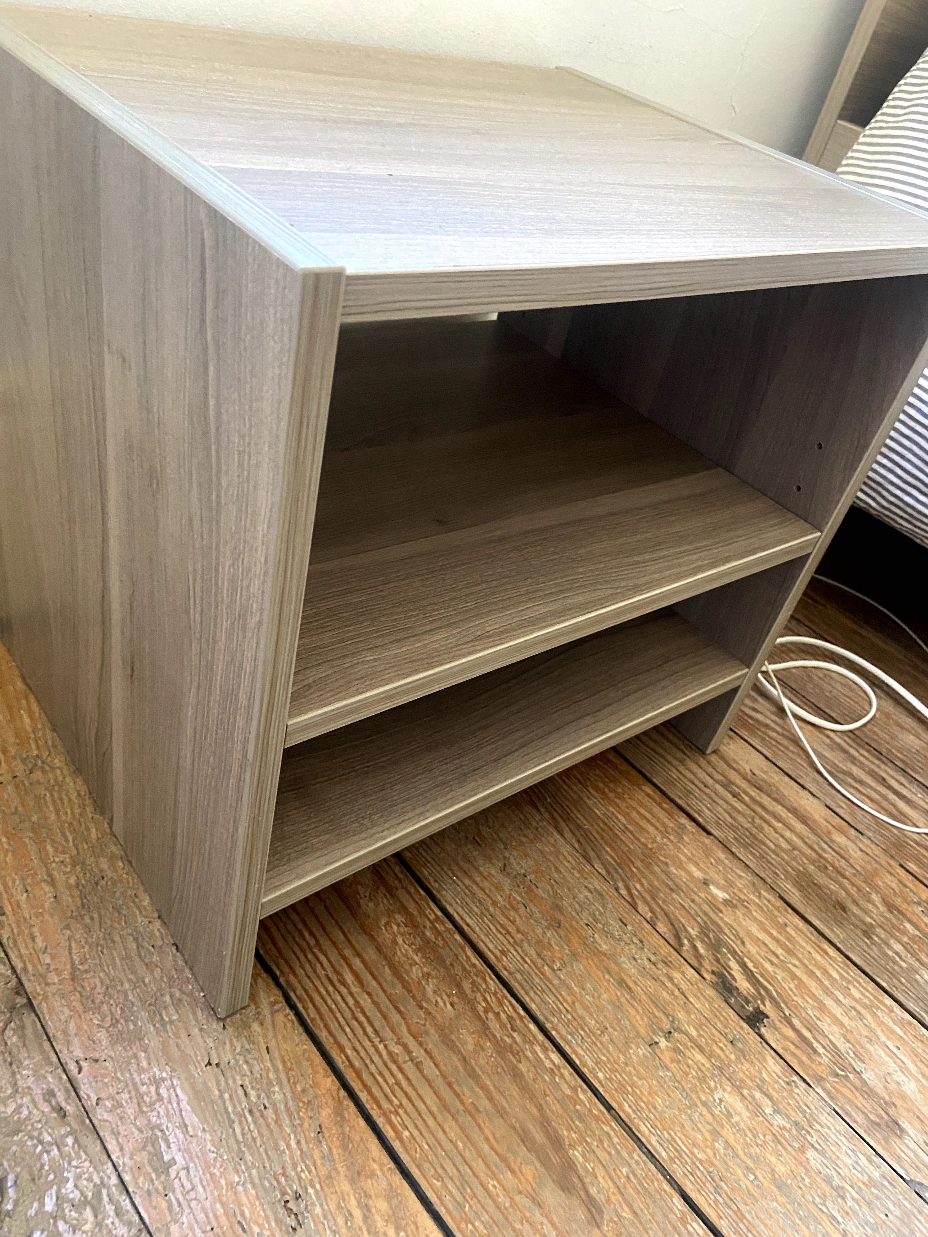 cama casal ikea com colchão + mesinhas cabeceira
