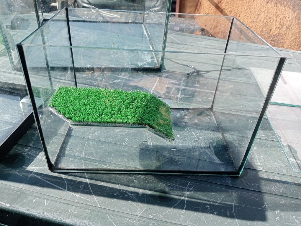 Vários aquários 25€