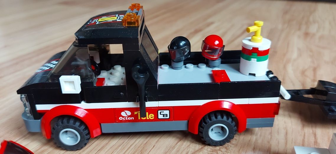 Lego CITY 60084 transporter motocykli wyścigowych