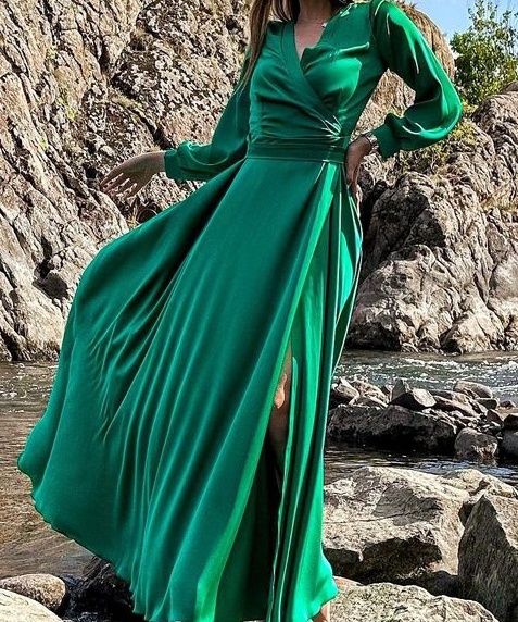 Розкішна сукня,зеленого кольору