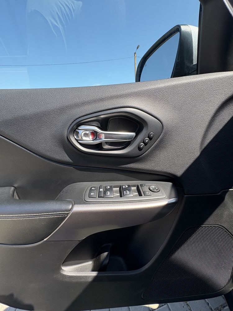 Jeep Cherokee Limited 3,2 2019 року