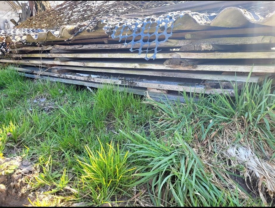 Deski widoczne na zdjęciu okolo 1m szescienny