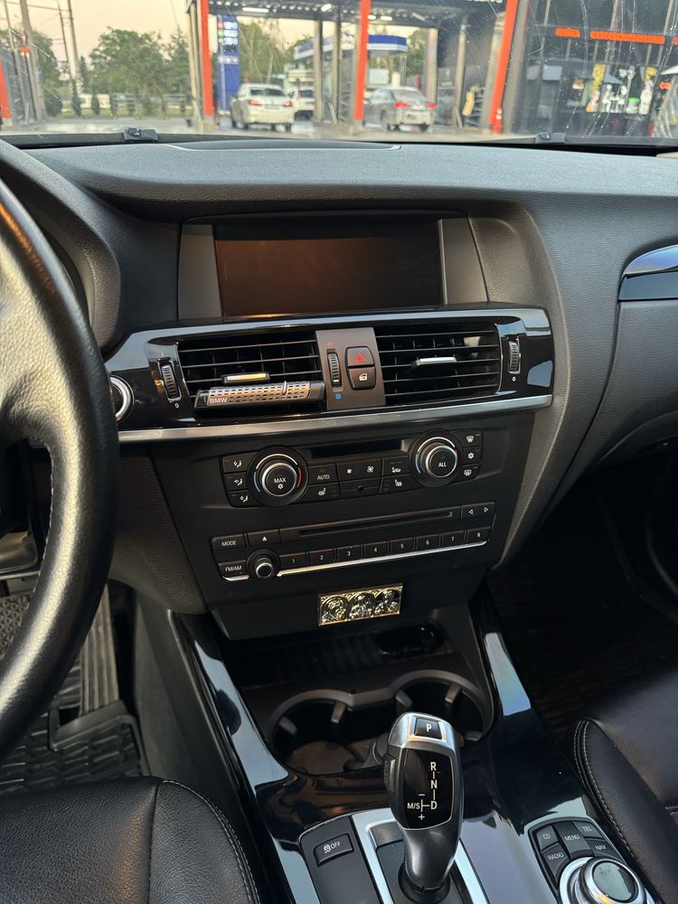 Автомобіль BMW X3 f25