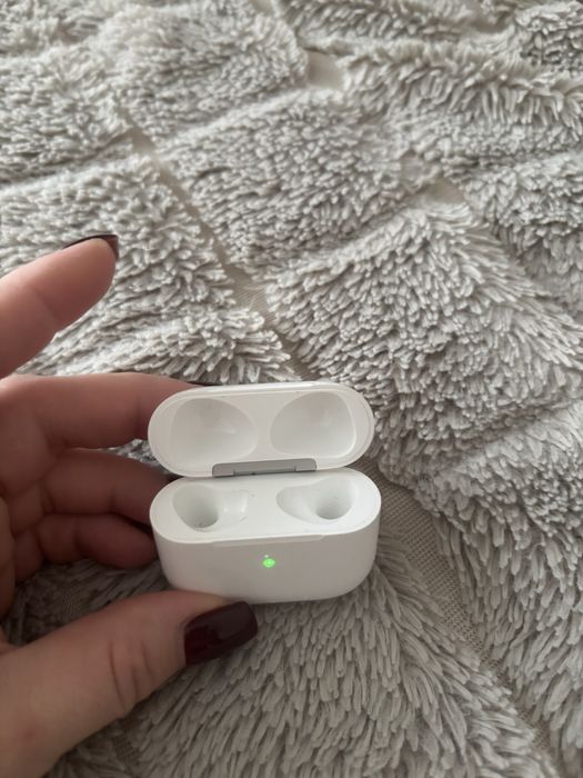 Оригіналький Кейс Apple AirPods 3
