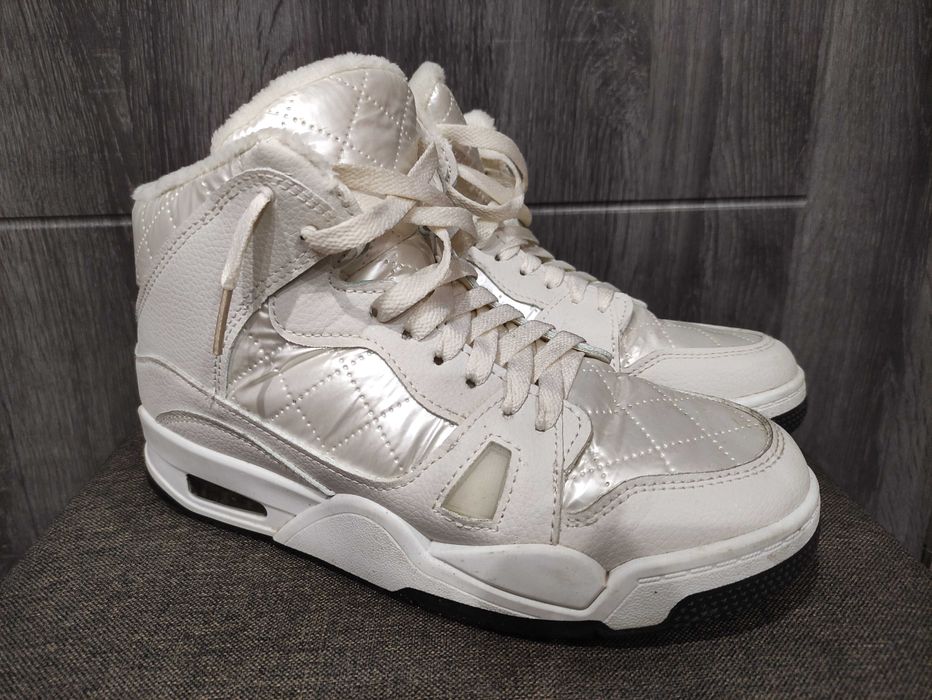 Классные теплые зимние кроссовки хайтопы дутыши 26 см