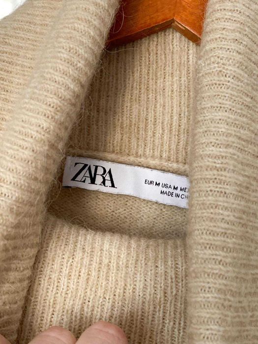 Об’ємний светр з вовною Zara