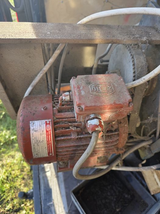 Podnośnik samochodowy dwukolumnowy niemiecki