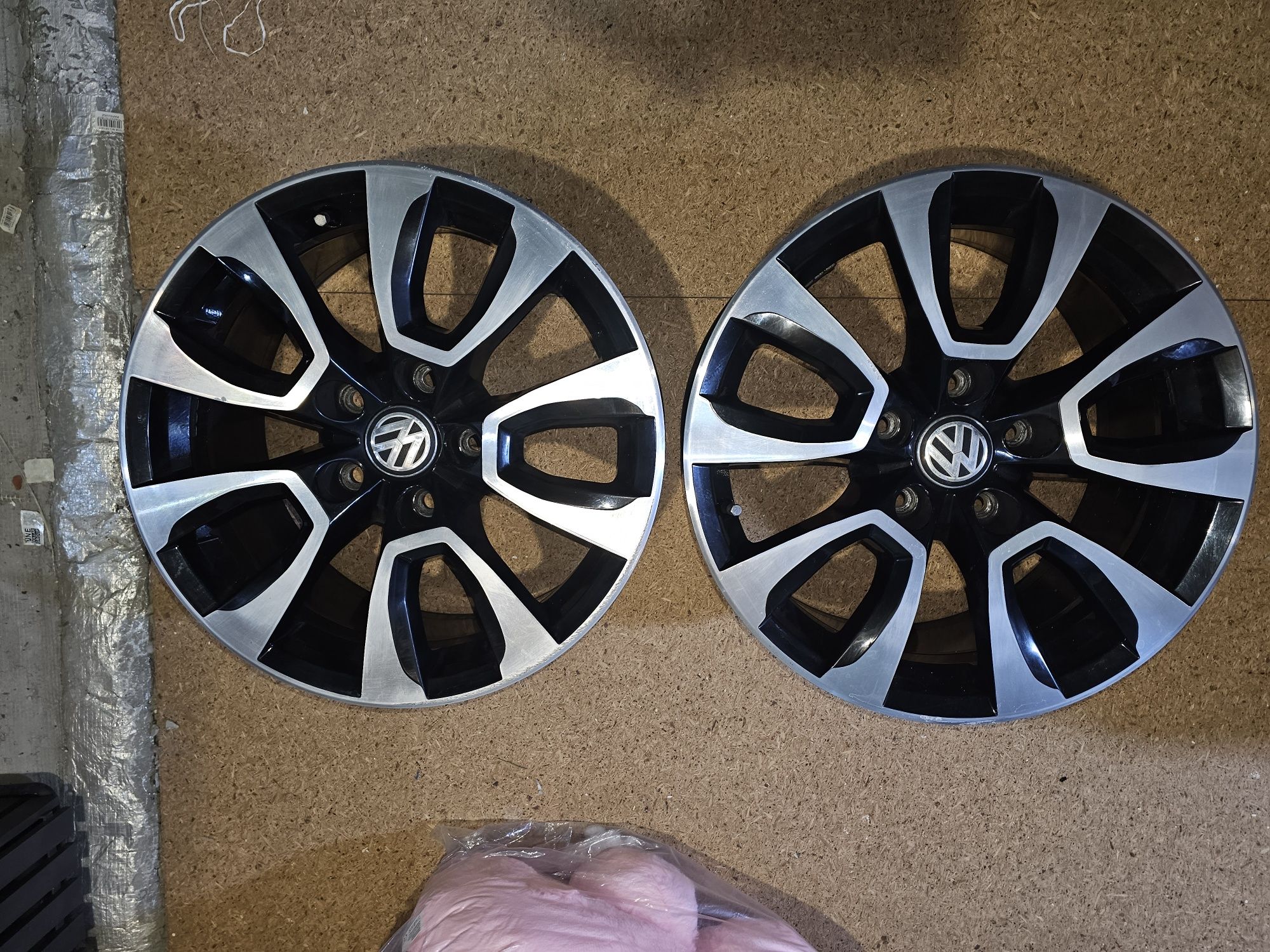 Felgi  17"  VW  oryginalne aluminiowe wzmacniane do VW .