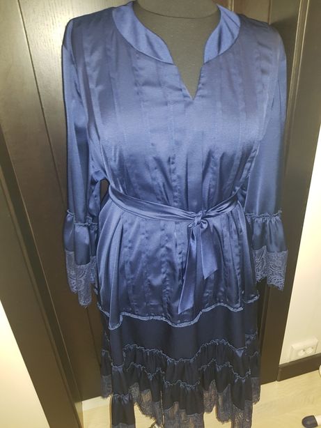 Шелковое платье с кружевом