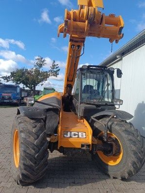 Ładowarka teleskopowa JCB