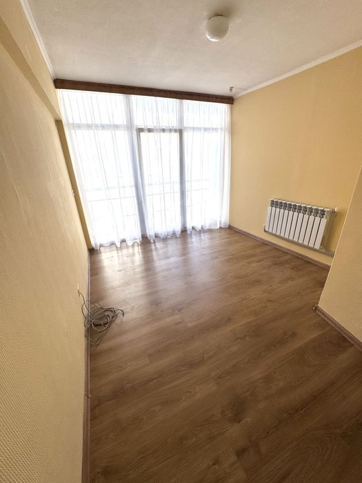 Офіс, шоурум, кабінет косметолога з мокрою точкою