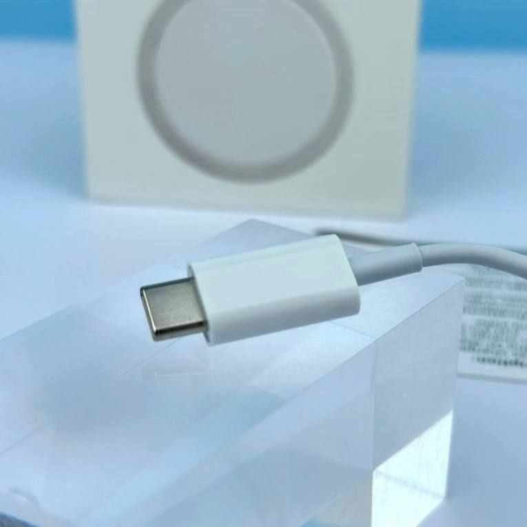Бездротовий зарядний пристрій MagSafe Charger 15W USB-C для iPhone