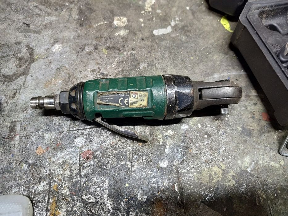 Grzechotka udarowa pneumatyczna Parkside 1/4"Dane techniczne:

- ciśni