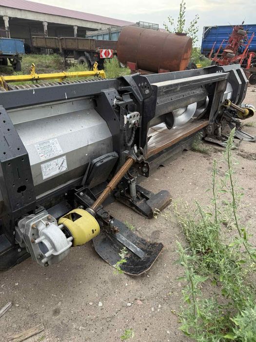 Продається комбайн Джон Дір S670 з зерновою жаткою