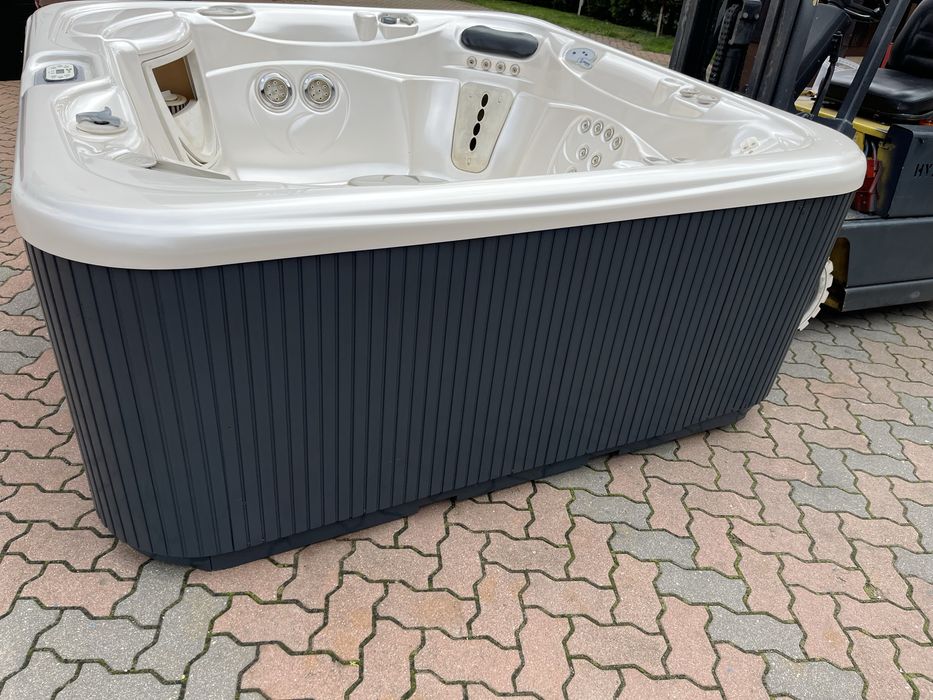 Jacuzzi ogrodowe caloroczne Hotspring BalboaGecko