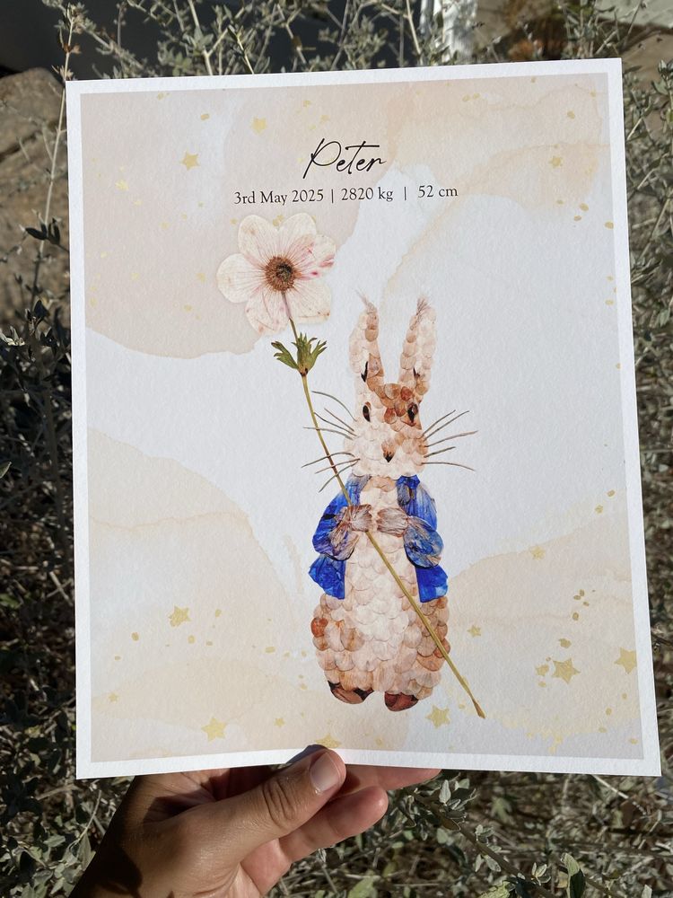 Quadro Personalizado de Nascimento – Peter Rabbit feito com flores