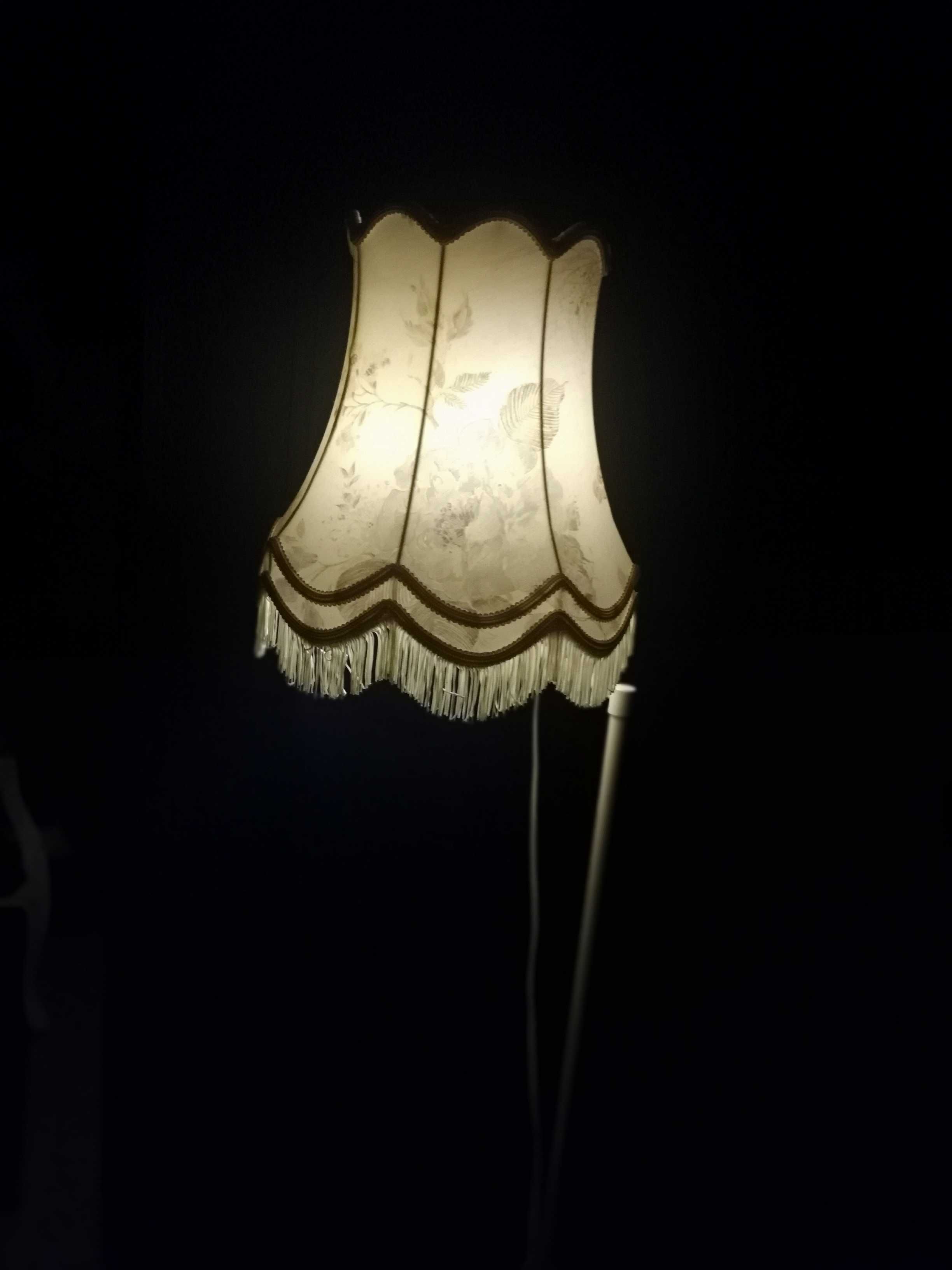 Lampa stojąca z abażurem