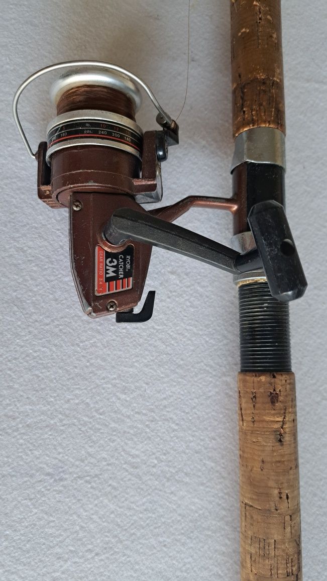 Wędka Retro z kołowrotkiem, ok. 5 m, korkowa rękojeść