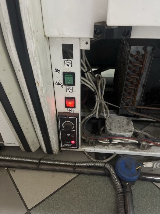 Холодильна вітрина cold