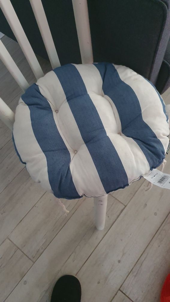 Poduszki na krzesła okrągłe w pasy biało niebieskie