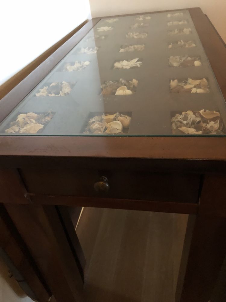 Mesa de madeira com abas de apoio