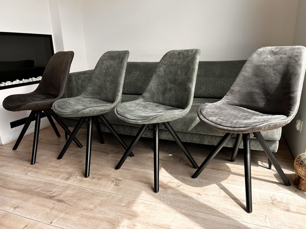 Sofa trzyosobowa wraz z krzeslami