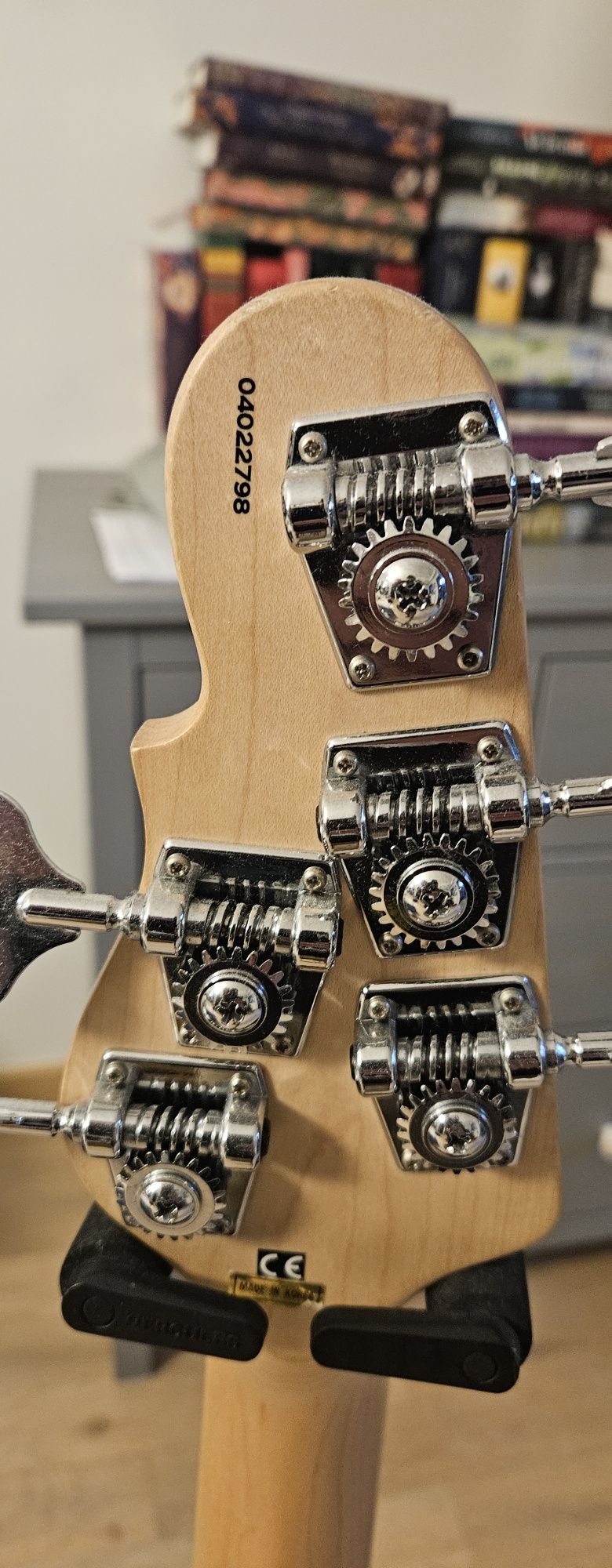 G&L Tribute 2500