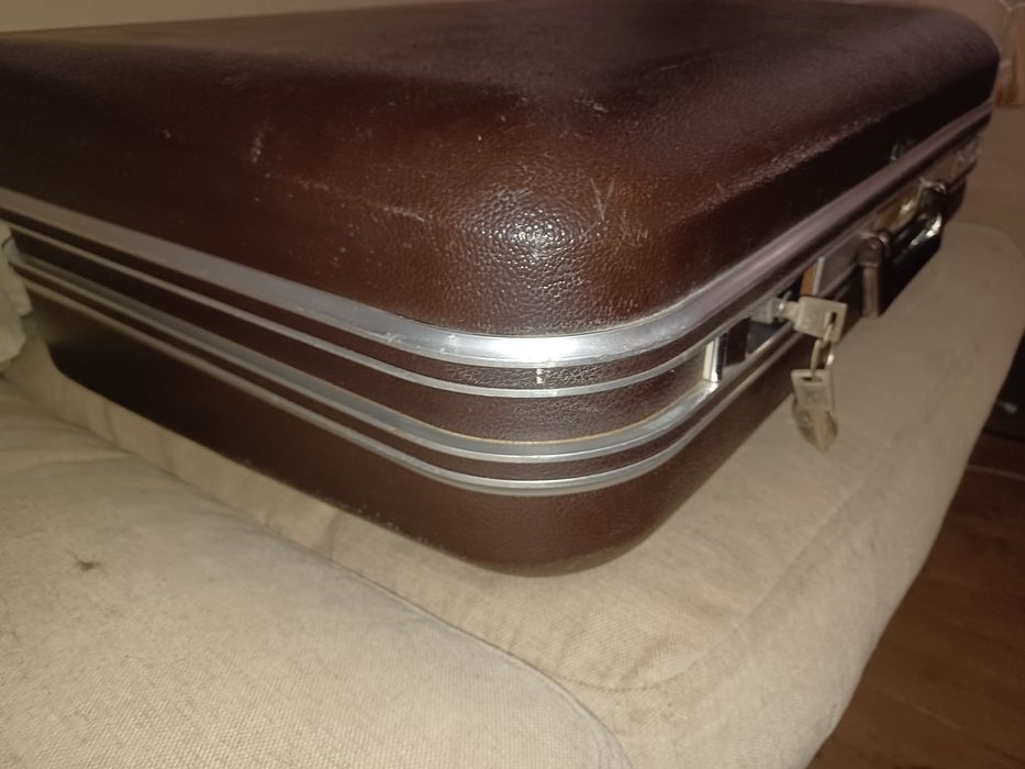 Mala de viagem vintage Delsey com chaves
