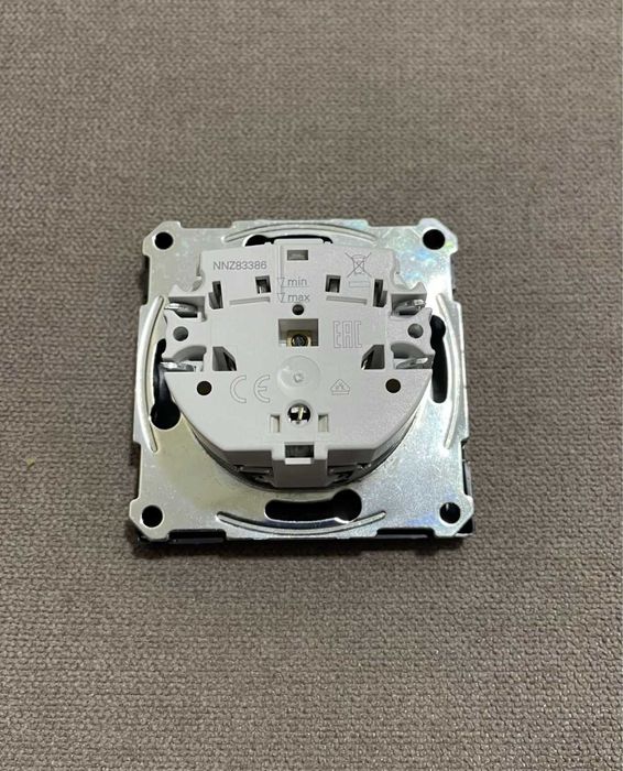 Розетка Schneider Merten D-Life