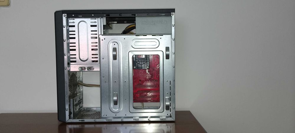 Komputer stacjonarny Athlon 7750 2,7 GHz, 4GB RAM, Radeon HD 3650 1 GB