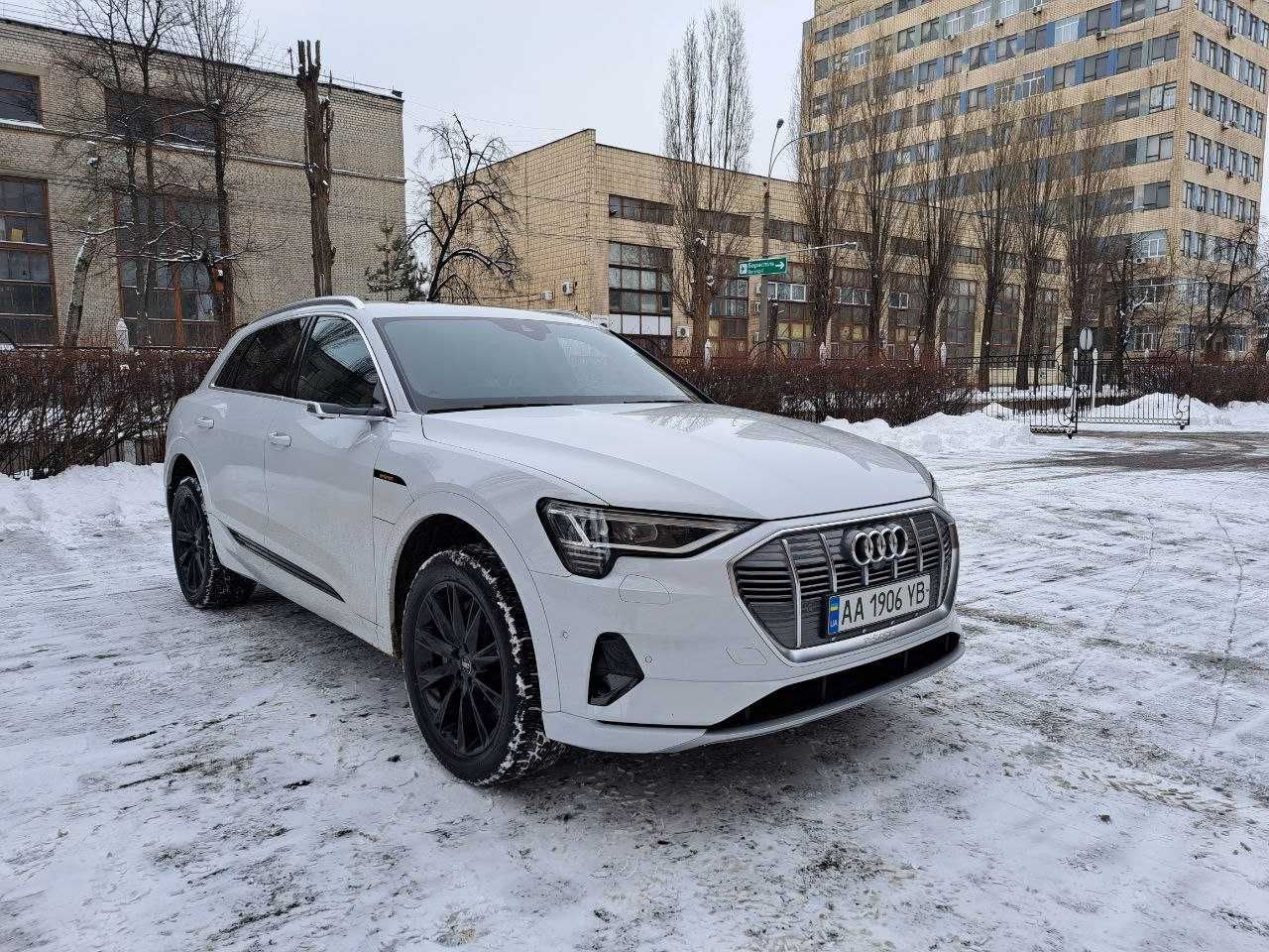 Audi e-tron | 2019 | 95кВт | 400km