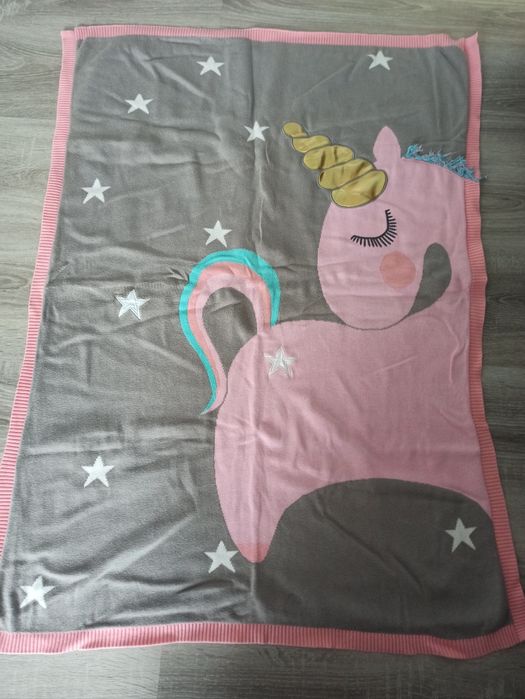 Kocyk z aplikacją sensoryczną firmy Bizzi Growin 80x100