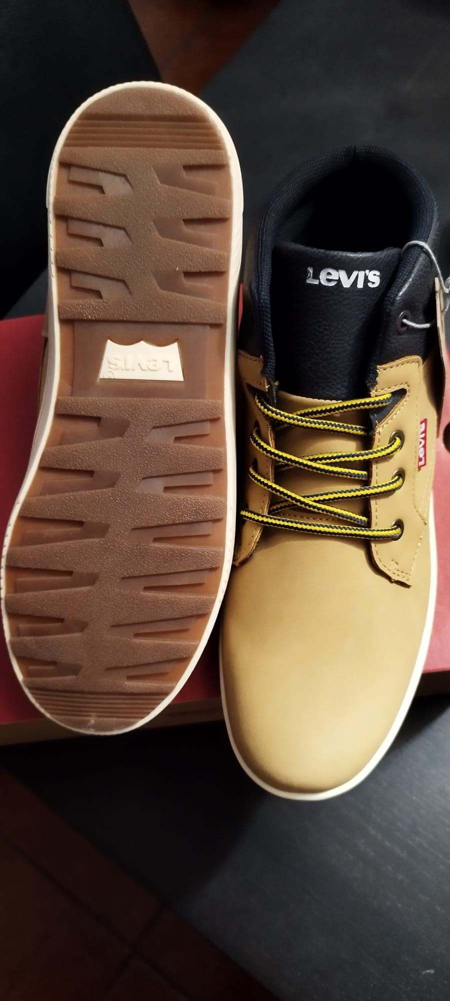 Sapatilhas Levi's Novas (37)